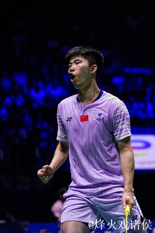 翁泓阳两局完胜晋级世锦赛八强 国羽男单提前锁定奖牌 翁泓阳两局完胜晋级世锦赛八强 国羽男单提前锁定奖牌